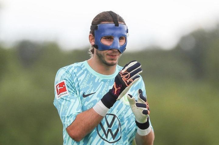 包含狼堡门将表现出色,获得球迷认可的词条 包含狼堡门将表现出色,获得球迷认可的词条