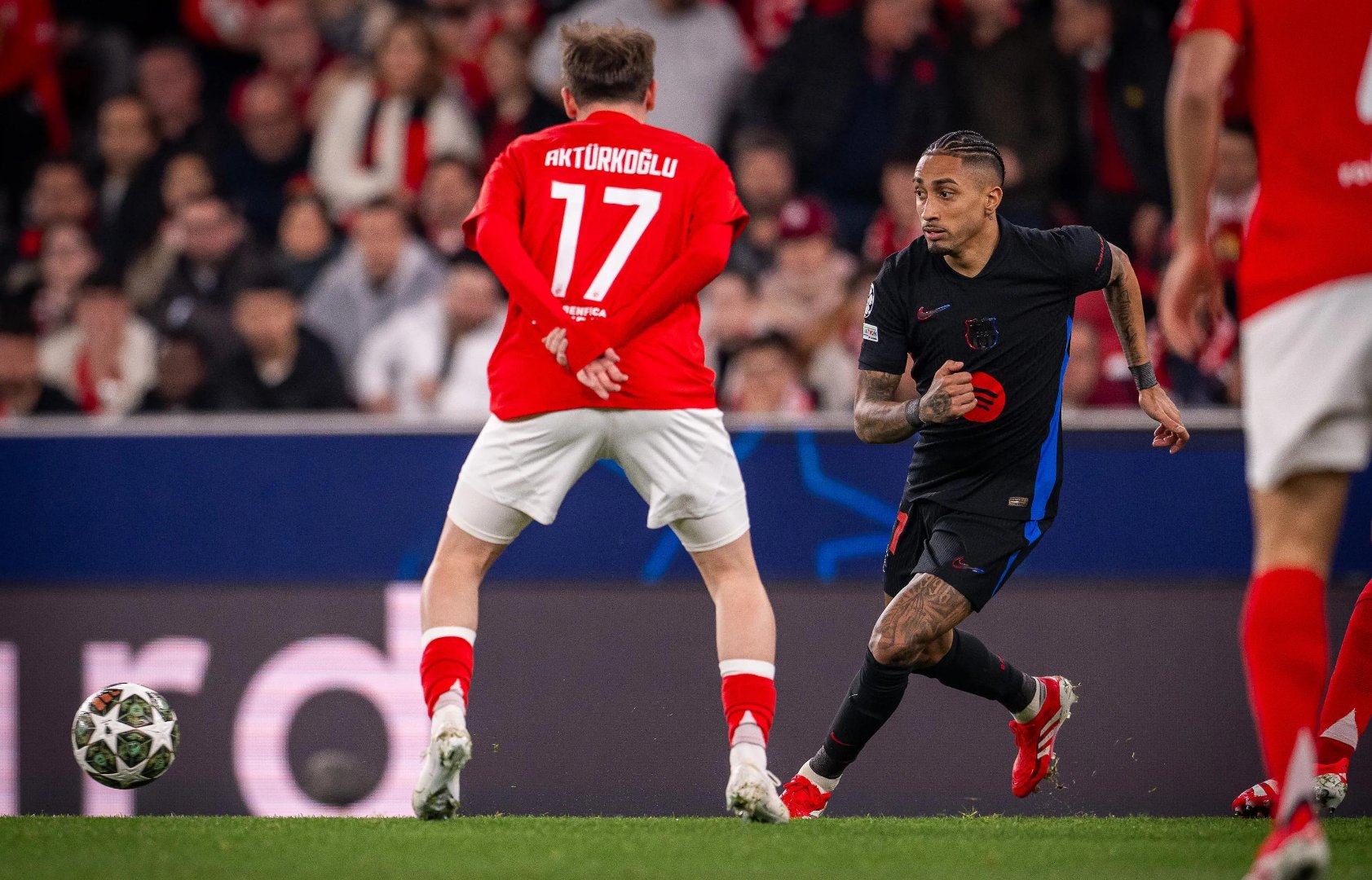 拜仁险胜本菲卡，莱万扑点救主欧联杯