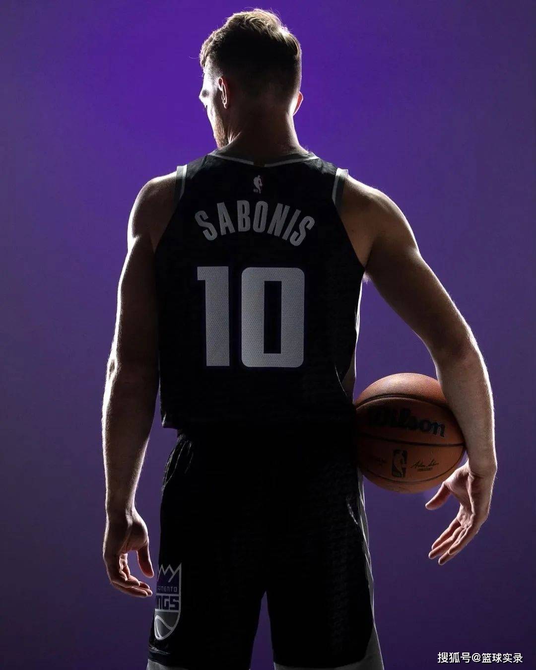 日本男篮逆转勇士,萨博尼斯送出助攻 日本男篮逆转勇士,萨博尼斯送出助攻