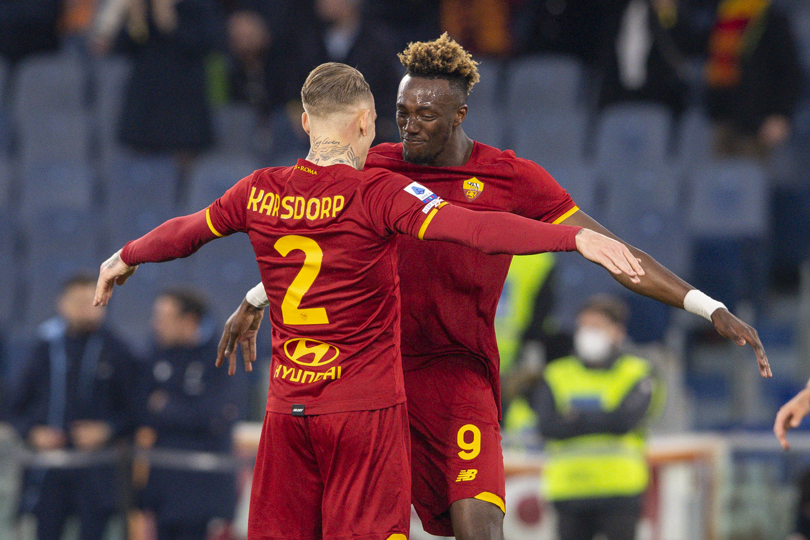 罗马四球大胜，雄踞四强之列